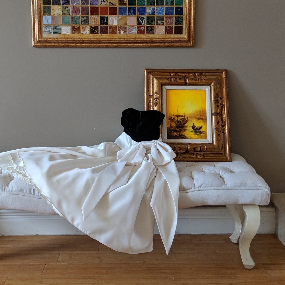 BETSEY JOHNSON B+W Strapless Elegant Cocktail Dress